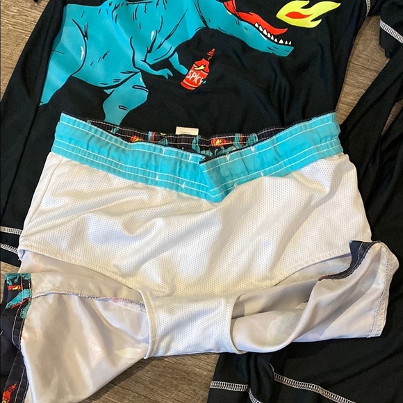 Kids Dinosaur Swim Set Short & long sleeve rash guard & swim trunks - Picture 6 of 14